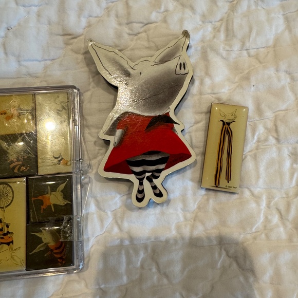 Olivia the Pig Magnets - Picture 3 of 4